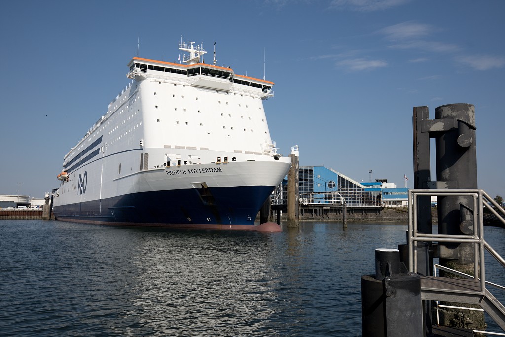 scheepvaart schip schepen hdr marine tanker containerschip offshore ferry sleepboot rotterdam transport maasvlakte europoort botlek rondvaart sar portlantis haven industrie
